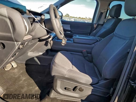 ✅ 2025 Ford Expedition Max Active • VIN: 1FMJK1J81SEA48682 • Lot: 94727395. Listed on Copart with 5,733 mi. Free auction sales archive from the USA and detailed vehicle history report at DreamBid. Image 7.