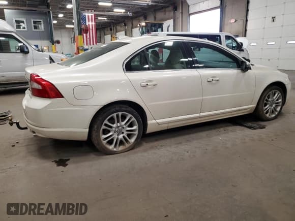 ✅ 2007 Volvo S80 V8 • VIN: YV1AH852971034913 • Lot: 91924715. Listed on Copart with 300,614 mi. Free auction sales archive from the USA and detailed vehicle history report at DreamBid. Image 3.