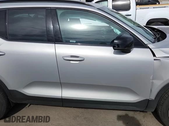✅ 2023 Volvo XC40 Ultimate • VIN: YV4ED3UM3P2956688 • Lot: 90384915. Listed on Copart with 9,417 mi. Free auction sales archive from the USA and detailed vehicle history report at DreamBid. Image 14.