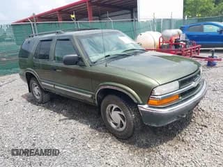 ✅ 2001 Chevrolet Blazer LT • VIN: 1GNDT13W912164701 • Lot: 42423040. Wystawiony na IAAI z przebiegiem 224 749 mil. Bezpłatny archiwum sprzedaży aukcyjnych z USA i szczegółowy raport historii pojazdu na DreamBid. Zdjęcie 1.