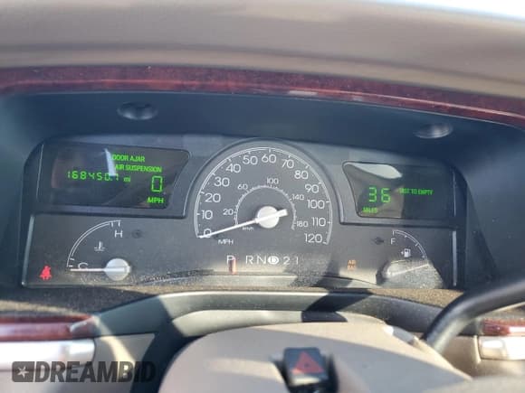 ✅ 2003 Lincoln Town Car Signature • VIN: 1LNHM82W13Y645426 • Lot: 90675595. Listed on Copart with 168,450 mi. Free auction sales archive from the USA and detailed vehicle history report at DreamBid. Image 9.