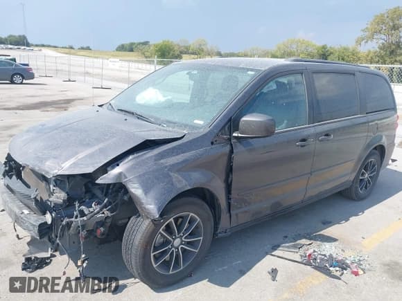 ✅ 2017 Dodge Grand Caravan GT • VIN: 2C4RDGEG5HR573049 • Lot: 43228787. Wystawiony na IAAI z przebiegiem 110 606 mil. Bezpłatny archiwum sprzedaży aukcyjnych z USA i szczegółowy raport historii pojazdu na DreamBid. Zdjęcie 16.