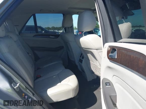✅ 2013 Mercedes-Benz M 350 • VIN: 4JGDA5HB5DA249827 • Lot: 43498124. Wystawiony na IAAI z przebiegiem 133 944 mil. Bezpłatny archiwum sprzedaży aukcyjnych z USA i szczegółowy raport historii pojazdu na DreamBid. Zdjęcie 8.