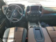 ✅ 2020 Chevrolet Silverado 1500 High Country • VIN: 1GCUYHEL9LZ377390 • Lot: 63809684. Wystawiony na Copart z przebiegiem Nie podano. Bezpłatny archiwum sprzedaży aukcyjnych z USA i szczegółowy raport historii pojazdu na DreamBid. Zdjęcie 8.