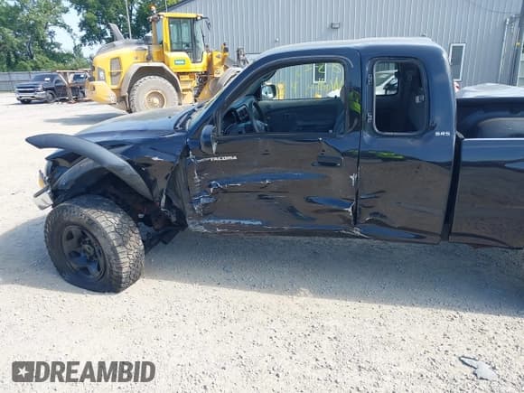 ✅ 2003 Toyota Tacoma • VIN: 5TEWM72N43Z185383 • Lot: 42929000. Listed on IAAI with 131,873 mi. Free auction sales archive from the USA and detailed vehicle history report at DreamBid. Image 6.