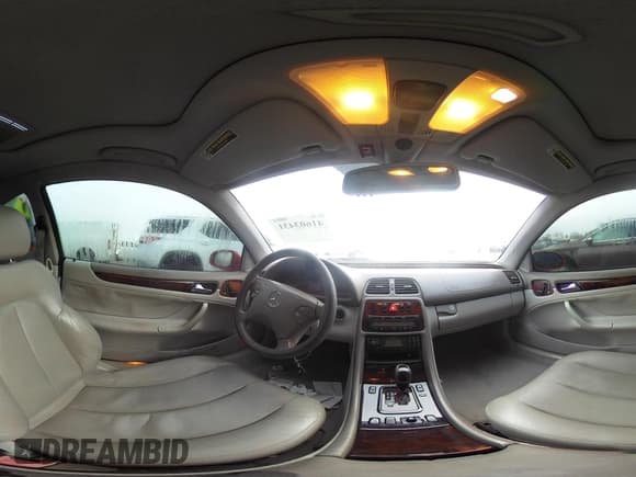 ✅ 2001 Mercedes-Benz CLK 320/430 • VIN: WDBLJ65G31F180395 • Лот: 41603431. Опубликован ранее на IAAI с пробегом 203 805 миль. Бесплатный доступ к архиву аукционных продаж из США и подробный отчёт об истории автомобиля на DreamBid. Изображение 18.