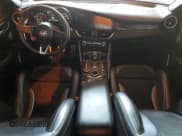 ✅ 2019 Alfa Romeo Giulia Quadrifoglio • VIN: ZARFAMEV1K7600139 • Lot: 90124555. Wystawiony na Copart z przebiegiem 61 821 mil. Bezpłatny archiwum sprzedaży aukcyjnych z USA i szczegółowy raport historii pojazdu na DreamBid. Zdjęcie 8.