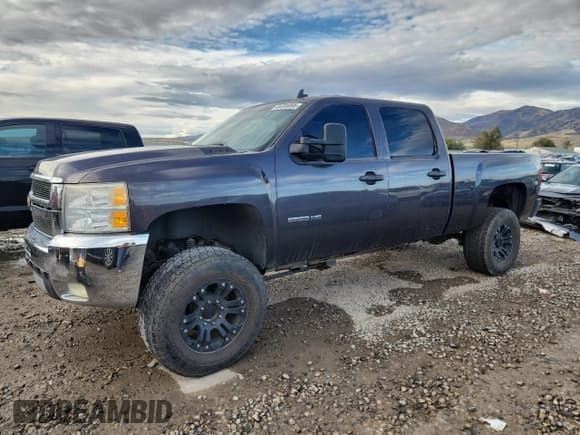 ✅ 2010 Chevrolet Silverado 2500HD LT • VIN: 1GC4KXB66AF133737 • Лот: 84300895. Опубликован ранее на Copart с пробегом Не указан. Бесплатный доступ к архиву аукционных продаж из США и подробный отчёт об истории автомобиля на DreamBid. Изображение 1.