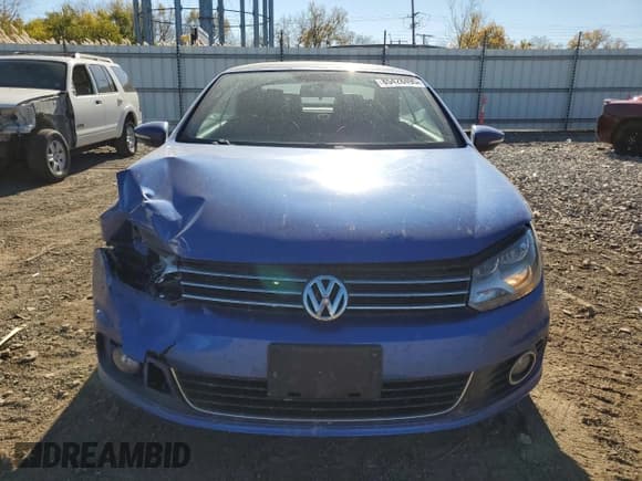 ✅ 2012 Volkswagen Eos Komfort • VIN: WVWBW7AH9CV019402 • Lot: 85428495. Wystawiony na Copart z przebiegiem 106 778 mil. Bezpłatny archiwum sprzedaży aukcyjnych z USA i szczegółowy raport historii pojazdu na DreamBid. Zdjęcie 5.