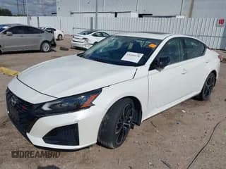 ✅ 2023 Nissan Altima SR • VIN: 1N4BL4CV2PN301077 • Лот: 43245138. Опубликован ранее на IAAI с пробегом 9 238 миль. Бесплатный доступ к архиву аукционных продаж из США и подробный отчёт об истории автомобиля на DreamBid. Изображение 2.