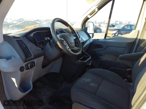 ✅ 2015 Ford Transit Cargo • VIN: 1FTSW3XG9FKB07461 • Лот: 43618069. Опубликован ранее на IAAI с пробегом 259 422 миль. Бесплатный доступ к архиву аукционных продаж из США и подробный отчёт об истории автомобиля на DreamBid. Изображение 18.