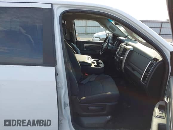 2019 Ram 1500 SLT z VIN 1C6RR6GG6KS670072, wystawiony jako IAAI lot #43225321 z przebiegiem 100 246 mil mil oraz . Historia ofert i sprzedaży dostępna na DreamBid. Obrazek 5.