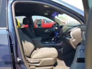 ✅ 2022 Chevrolet Traverse LT Cloth • VIN: 1GNERGKW1NJ104429 • Lot: 43174772. Wystawiony na IAAI z przebiegiem 66 873 mil. Bezpłatny archiwum sprzedaży aukcyjnych z USA i szczegółowy raport historii pojazdu na DreamBid. Zdjęcie 5.