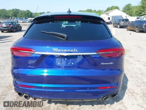 ✅ 2023 Maserati Grecale GT • VIN: ZN682AVA9P7437600 • Lot: 42481015. Wystawiony na IAAI z przebiegiem 13 321 mil. Bezpłatny archiwum sprzedaży aukcyjnych z USA i szczegółowy raport historii pojazdu na DreamBid. Zdjęcie 16.