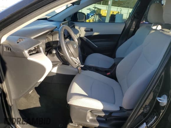 ✅ 2022 Toyota Corolla Cross LE • VIN: 7MUCAAAG5NV012215 • Lot: 90851565. Listed on Copart with 75,052 mi. Free auction sales archive from the USA and detailed vehicle history report at DreamBid. Image 7.