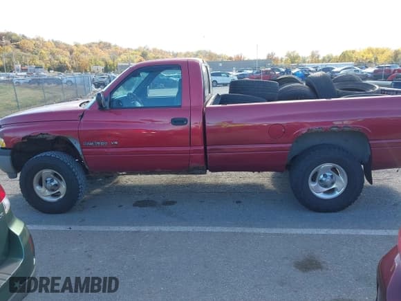 ✅ 1997 Dodge 1500 • VIN: 1B7HF16Y4VJ541347 • Lot: 43668560. Wystawiony na IAAI z przebiegiem 305 854 mil. Bezpłatny archiwum sprzedaży aukcyjnych z USA i szczegółowy raport historii pojazdu na DreamBid. Zdjęcie 6.