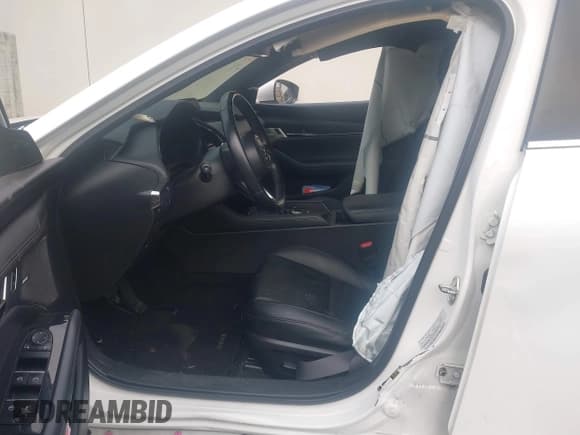 ✅ 2019 Mazda 3 Preferred • VIN: JM1BPAMM1K1133936 • Lot: 42784460. Wystawiony na IAAI z przebiegiem 65 015 mil. Bezpłatny archiwum sprzedaży aukcyjnych z USA i szczegółowy raport historii pojazdu na DreamBid. Zdjęcie 5.