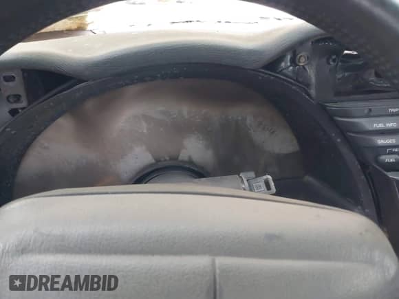 ✅ 1994 Chevrolet Corvette • VIN: 1G1YY32PXR5119898 • Lot: 41524375. Wystawiony na IAAI z przebiegiem Nie podano. Bezpłatny archiwum sprzedaży aukcyjnych z USA i szczegółowy raport historii pojazdu na DreamBid. Zdjęcie 7.