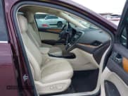 ✅ 2016 Lincoln MKC Reserve • VIN: 5LMTJ3DHXGUJ15132 • Lot: 42729696. Wystawiony na IAAI z przebiegiem 53 741 mil. Bezpłatny archiwum sprzedaży aukcyjnych z USA i szczegółowy raport historii pojazdu na DreamBid. Zdjęcie 5.