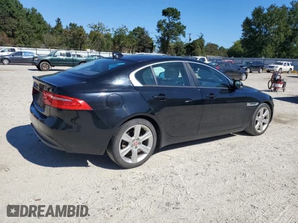 ✅ 2017 Jaguar XE • VIN: SAJAD4BN0HA975808 • Лот: 84928415. Опубликован ранее на Copart с пробегом 88 483 миль. Бесплатный доступ к архиву аукционных продаж из США и подробный отчёт об истории автомобиля на DreamBid. Изображение 3.