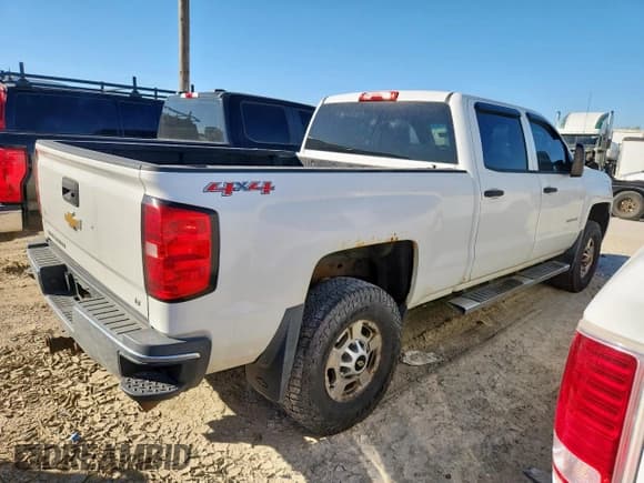 ✅ 2015 Chevrolet Silverado 2500HD LT • VIN: 1GC1KVEG3FF165208 • Lot: 90517925. Wystawiony na Copart z przebiegiem 311 427 mil. Bezpłatny archiwum sprzedaży aukcyjnych z USA i szczegółowy raport historii pojazdu na DreamBid. Zdjęcie 3.