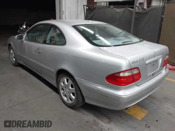 ✅ 2001 Mercedes-Benz CLK 320/430 • VIN: WDBLJ65GX1T091389 • Lot: 42058375. Wystawiony na IAAI z przebiegiem 215 750 mil. Bezpłatny archiwum sprzedaży aukcyjnych z USA i szczegółowy raport historii pojazdu na DreamBid. Zdjęcie 3.