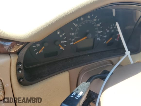 ✅ 2001 Mercedes-Benz E 320 • VIN: WDBJF65J71B191394 • Лот: 84199485. Опубликован ранее на Copart с пробегом Не указан. Бесплатный доступ к архиву аукционных продаж из США и подробный отчёт об истории автомобиля на DreamBid. Изображение 9.