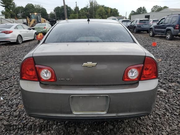 ✅ 2010 Chevrolet Malibu 1LS • VIN: 1G1ZB5EB6AF302909 • Lot: 71621174. Listed on Copart with 105,011 mi. Free auction sales archive from the USA and detailed vehicle history report at DreamBid. Image 6.