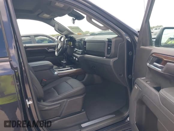 ✅ 2025 GMC Sierra 1500 Elevation • VIN: 3GTPHCED4SG221913 • Lot: 43223991. Listed on IAAI with 11,863 mi. Free auction sales archive from the USA and detailed vehicle history report at DreamBid. Image 5.