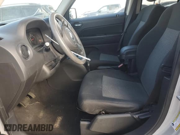 ✅ 2012 Jeep Patriot Sport • VIN: 1C4NJRBB8CD564501 • Lot: 90672345. Wystawiony na Copart z przebiegiem 129 175 mil. Bezpłatny archiwum sprzedaży aukcyjnych z USA i szczegółowy raport historii pojazdu na DreamBid. Zdjęcie 7.