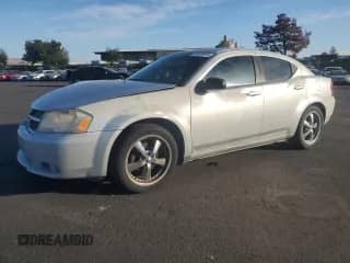 ✅ 2010 Dodge Avenger SXT • VIN: 1B3CC4FB3AN139601 • Lot: 82698495. Listed on Copart with 185,476 mi. Free auction sales archive from the USA and detailed vehicle history report at DreamBid. Image 1.
