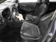 2018 Hyundai Kona Ultimate z VIN KM8K53A53JU133850, wystawiony jako Copart lot #68524154 z przebiegiem 333 333 mil mil oraz Czysty tytuł • Clean title. Historia ofert i sprzedaży dostępna na DreamBid. Obrazek 7.