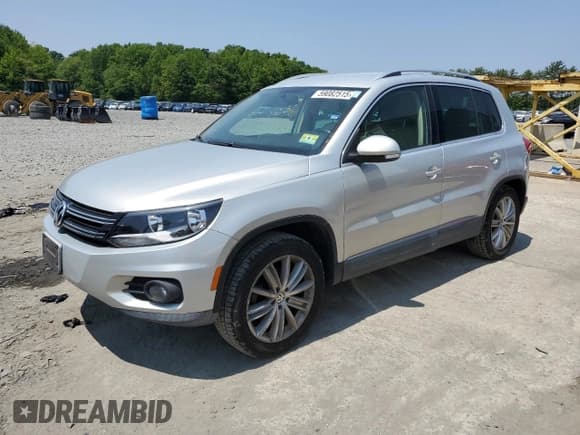 ✅ 2012 Volkswagen Tiguan LE • VIN: WVGAV7AX4CW556996 • Lot: 59082515. Listed on Copart with 131,394 mi. Free auction sales archive from the USA and detailed vehicle history report at DreamBid. Image 1.