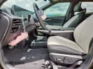 ✅ 2022 Kia EV6 GT-Line • VIN: KNDC44LA9N5052962 • Лот: 60885465. Опубликован ранее на Copart с пробегом 27 532 миль. Бесплатный доступ к архиву аукционных продаж из США и подробный отчёт об истории автомобиля на DreamBid. Изображение 7.