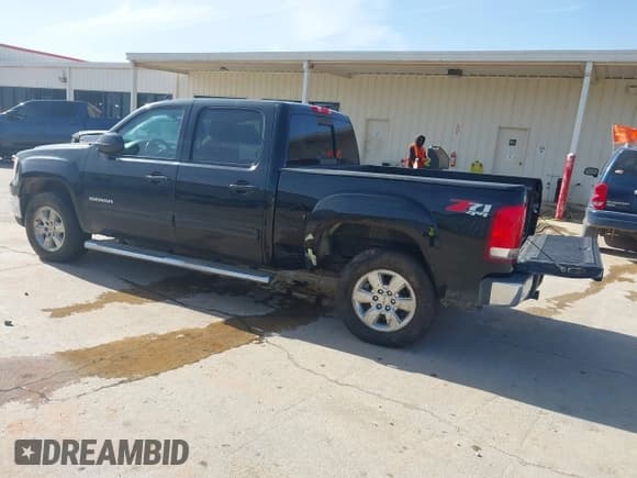 ✅ 2013 GMC Sierra 1500 SLT • VIN: 3GTP2WE71DG146605 • Lot: 41334159. Listed on IAAI with 224,640 mi. Free auction sales archive from the USA and detailed vehicle history report at DreamBid. Image 3.