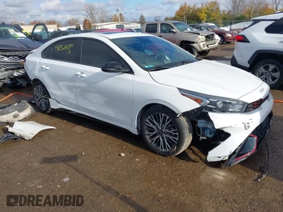 ✅ 2022 Kia Forte GT-Line • VIN: 3KPF54AD6NE426584 • Лот: 43652439. Опубликован ранее на IAAI с пробегом 88 091 миль. Бесплатный доступ к архиву аукционных продаж из США и подробный отчёт об истории автомобиля на DreamBid. Изображение 1.