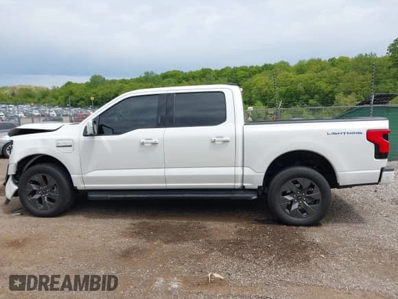 ✅ 2022 Ford F-150 Lightning Pro • VIN: 1FTVW1EL3NWG16132 • Lot: 42362459. Wystawiony na IAAI z przebiegiem 16 509 mil. Bezpłatny archiwum sprzedaży aukcyjnych z USA i szczegółowy raport historii pojazdu na DreamBid. Zdjęcie 15.