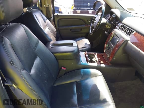 ✅ 2011 Chevrolet Suburban LTZ • VIN: 1GNSKKE3XBR233634 • Лот: 43359509. Опубликован ранее на IAAI с пробегом 240 336 миль. Бесплатный доступ к архиву аукционных продаж из США и подробный отчёт об истории автомобиля на DreamBid. Изображение 5.