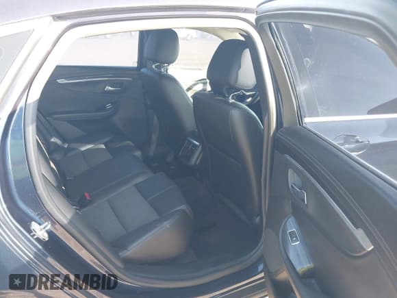 ✅ 2016 Chevrolet Impala LT • VIN: 2G1105SA1G9156239 • Lot: 43783063. Wystawiony na IAAI z przebiegiem 109 259 mil. Bezpłatny archiwum sprzedaży aukcyjnych z USA i szczegółowy raport historii pojazdu na DreamBid. Zdjęcie 8.