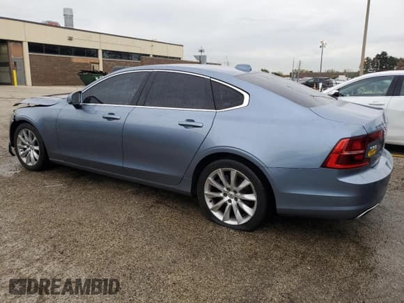✅ 2017 Volvo S90 Momentum • VIN: YV1A22MK7H1003810 • Lot: 85355755. Listed on Copart with 92,987 mi. Free auction sales archive from the USA and detailed vehicle history report at DreamBid. Image 2.
