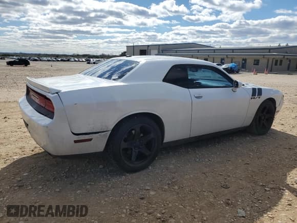 ✅ 2013 Dodge Challenger R/T Classic • VIN: 2C3CDYBT7DH699916 • Lot: 87728405. Wystawiony na Copart z przebiegiem 181 600 mil. Bezpłatny archiwum sprzedaży aukcyjnych z USA i szczegółowy raport historii pojazdu na DreamBid. Zdjęcie 3.