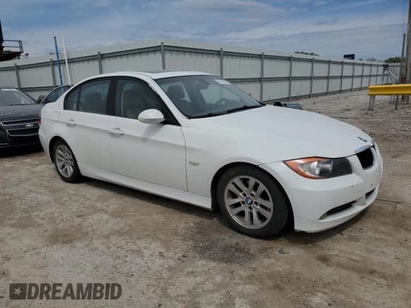 ✅ 2006 BMW 3 Series 325i • VIN: WBAVB13506PT18520 • Лот: 53155905. Опубликован ранее на Copart с пробегом 260 361 миль. Бесплатный доступ к архиву аукционных продаж из США и подробный отчёт об истории автомобиля на DreamBid. Изображение 4.