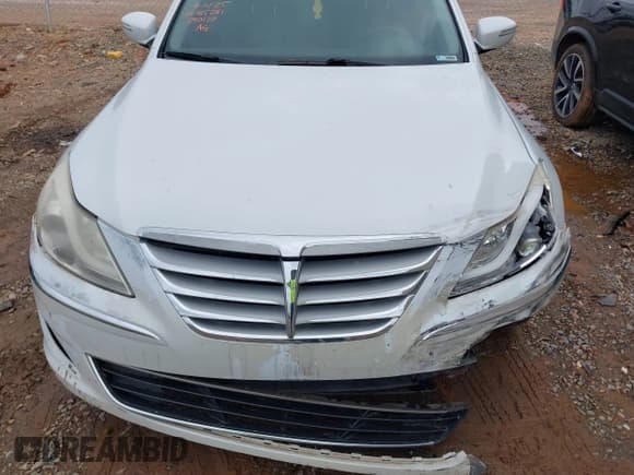 ✅ 2013 Hyundai Genesis 3.8L • VIN: KMHGC4DD2DU250120 • Lot: 43340512. Wystawiony na IAAI z przebiegiem 199 282 mil. Bezpłatny archiwum sprzedaży aukcyjnych z USA i szczegółowy raport historii pojazdu na DreamBid. Zdjęcie 6.