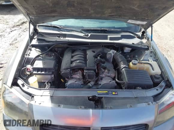 2005 Dodge Magnum SE z VIN 2D4FV48VX5H117187, wystawiony jako IAAI lot #41569678 z przebiegiem 138 600 mil mil oraz . Historia ofert i sprzedaży dostępna na DreamBid. Obrazek 10.