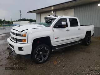 2019 Chevrolet Silverado 2500HD LTZ z VIN 1GC1KTEY8KF185218, wystawiony jako Copart lot #64083175 z przebiegiem 190 599 mil mil oraz Szkoda całkowita • Salvage title. Historia ofert i sprzedaży dostępna na DreamBid. Obrazek 1.
