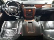 ✅ 2008 Chevrolet Suburban LTZ • VIN: 1GNFK16318J227657 • Lot: 79251374. Wystawiony na Copart z przebiegiem 200 907 mil. Bezpłatny archiwum sprzedaży aukcyjnych z USA i szczegółowy raport historii pojazdu na DreamBid. Zdjęcie 8.