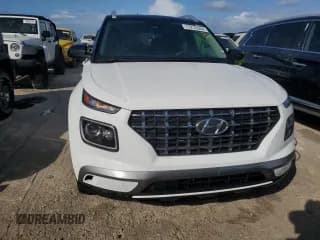✅ 2024 Hyundai Venue SEL • VIN: KMHRC8A35RU309244 • Lot: 77215544. Wystawiony na Copart z przebiegiem 10 198 mil. Bezpłatny archiwum sprzedaży aukcyjnych z USA i szczegółowy raport historii pojazdu na DreamBid. Zdjęcie 5.
