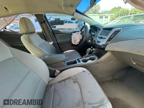 2018 Chevrolet Cruze LS z VIN 1G1BC5SM9J7176866, wystawiony jako Copart lot #91316315 z przebiegiem Nie podano mil oraz Czysty tytuł • Clean title. Historia ofert i sprzedaży dostępna na DreamBid. Obrazek 5.