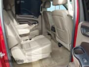 ✅ 2015 Chevrolet Suburban LT • VIN: 1GNSKJKC9FR146943 • Lot: 42941037. Wystawiony na IAAI z przebiegiem 250 883 mil. Bezpłatny archiwum sprzedaży aukcyjnych z USA i szczegółowy raport historii pojazdu na DreamBid. Zdjęcie 8.