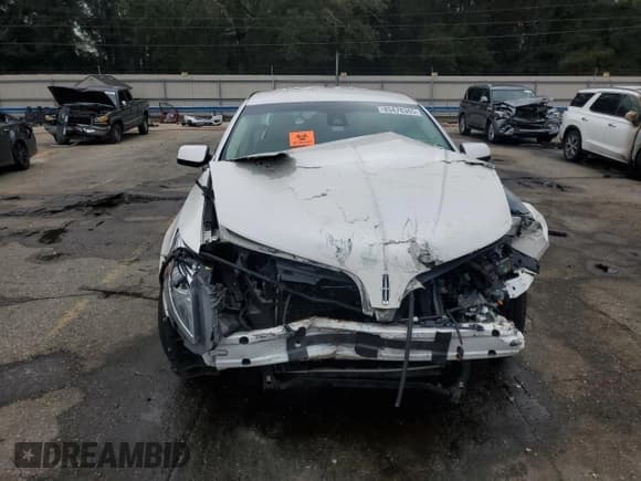 ✅ 2015 Lincoln MKS • VIN: 1LNHL9DKXFG601566 • Lot: 85478365. Wystawiony na Copart z przebiegiem Nie podano. Bezpłatny archiwum sprzedaży aukcyjnych z USA i szczegółowy raport historii pojazdu na DreamBid. Zdjęcie 5.